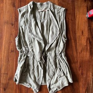 Max Jeans Olive Tencel Sleeveless Vest